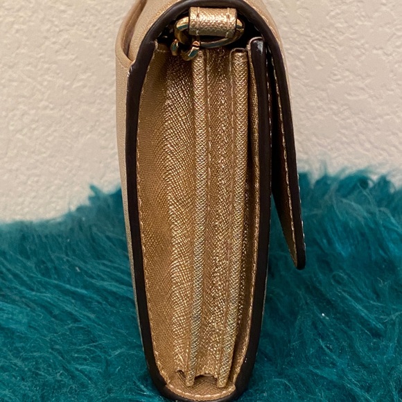 Michael Kors Gold Leather Smartphone Crossbody - Picture 5 of 10